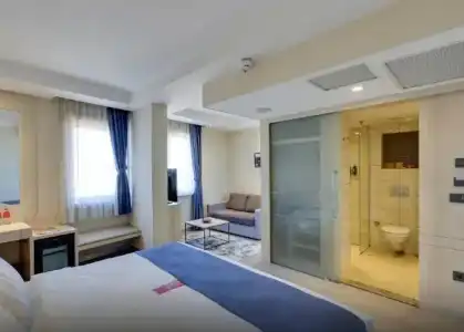 Ramada by Wyndham Old City - 56