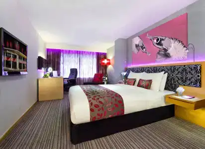 Kew Green Wanchai HK - 32