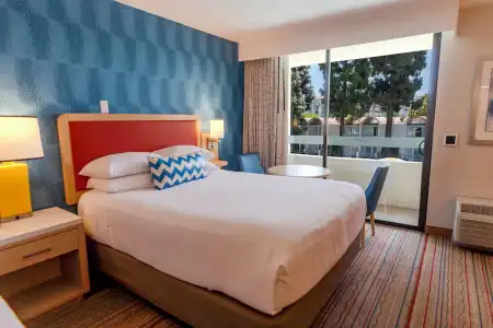 Howard Johnson by Wyndham Anaheim and Water Playground - 25