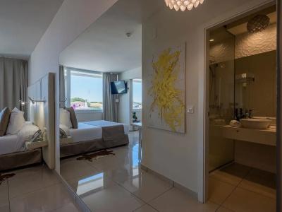 Ons Oceanfront - Adults Only - 123
