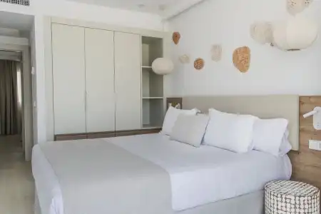 Suites Roc Portonova - 36