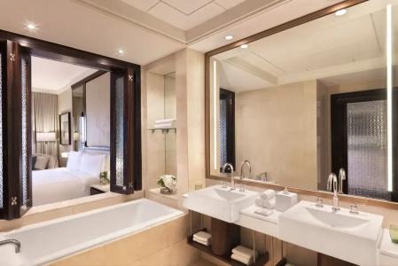 The Ritz-Carlton Abu Dhabi, Grand Canal - 32