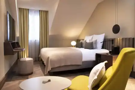 D Geneva - 82