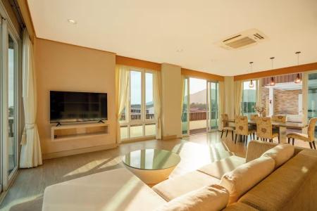 Ratana Chalong - 100