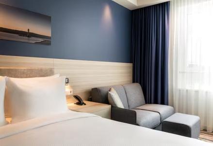 Hampton by Hilton - 27