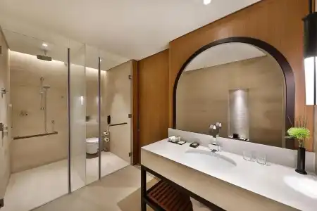 Double Tree by Hilton Dubai Business Bay - 57
