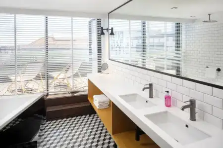 Moxy Lisbon City - 98
