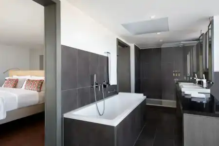 Le Meridien - 70