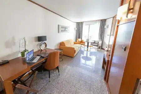 Goldstar Apartments & Suites - 55