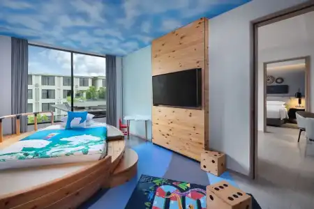 Four Points by Sheraton Phuket Patong Beach Resort - 91