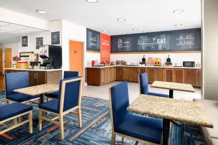 Hampton Inn Laredo - 13