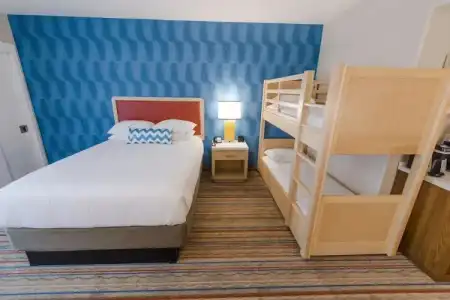 Howard Johnson by Wyndham Anaheim and Water Playground - 50