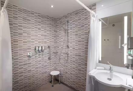 Hampton by Hilton - 18