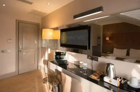 GK Regency Suites - 34