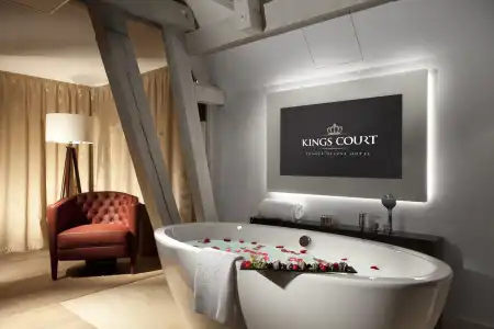 Kings Court - 60