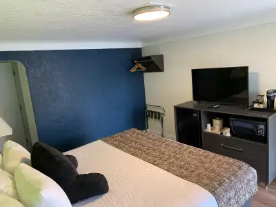 Rodeway Inn - 3