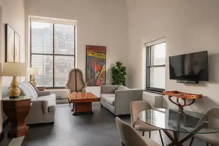 The Manhattan Club - 103