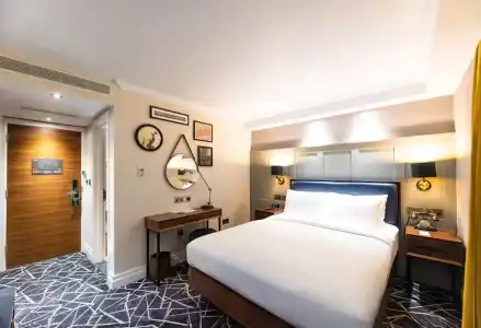 100 Queen's Gate London Kensington, Curio Collection by Hilton - 14