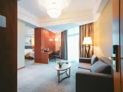 Ramada Plaza by Wyndham Shanghai Pudong Airport - 54