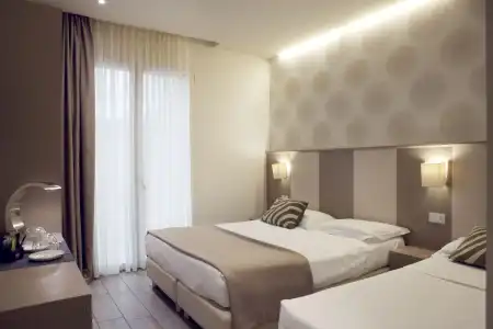 L'Hotel - 41