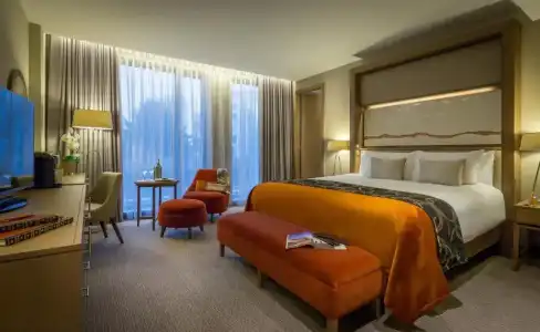 Clayton Chiswick - 1