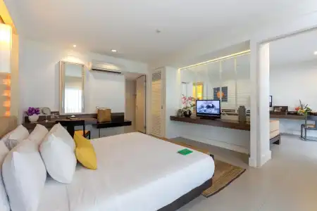 Sawaddi Patong Resort & Spa by Tolani - 69