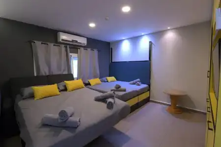 Amdar & Hostel - 82