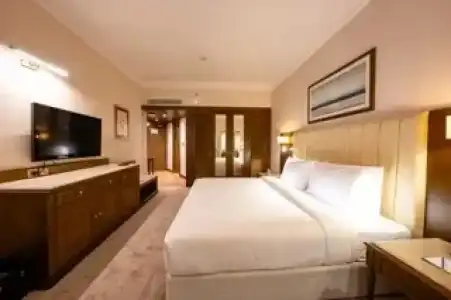 Chelsea Plaza - 79