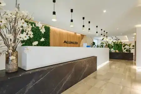 Alua Leo - 1