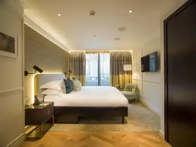 The Guardsman and Residences - 54