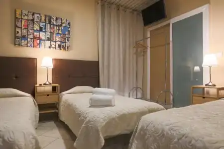 V Dinastia Guesthouse - 52