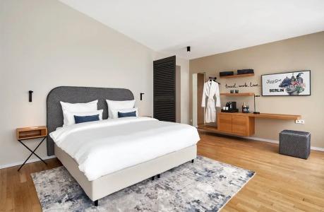 June Six Berlin City West - 28