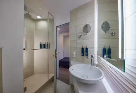 DoubleTree by Hilton Hannover Schweizerhof - 50