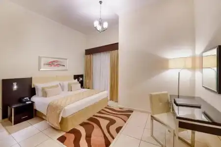 Pearl Marina Apartments LLC - 55