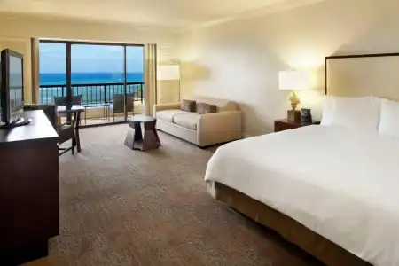 Hilton Hawaiian Village Waikiki Beach Resort - 7