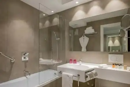 Crowne Plaza Rome St. Peter's by IHG - 8