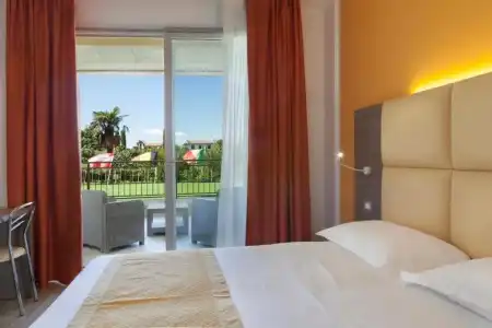 Bella Lazise - 48