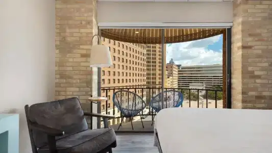 Riverwalk Plaza - 76