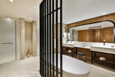 Double Tree by Hilton Dubai Business Bay - 94