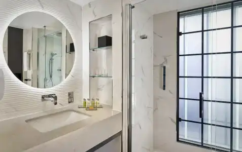 DoubleTree by Hilton London West End - 10