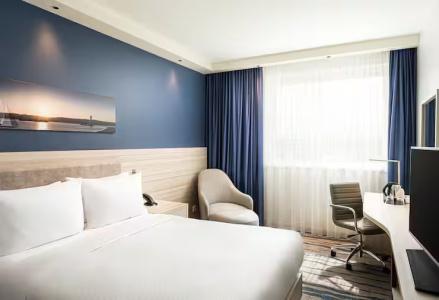 Hampton by Hilton - 20