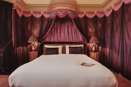 L'Hotel - 58