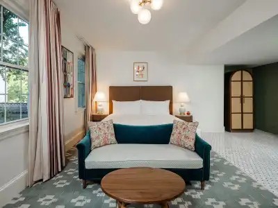 Artmore - Midtown - 86