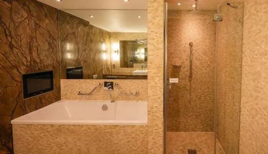 Radisson Blu Royal, - 51
