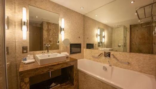Radisson Blu Royal, - 34
