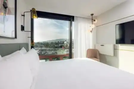 The Godfrey Hollywood - 81