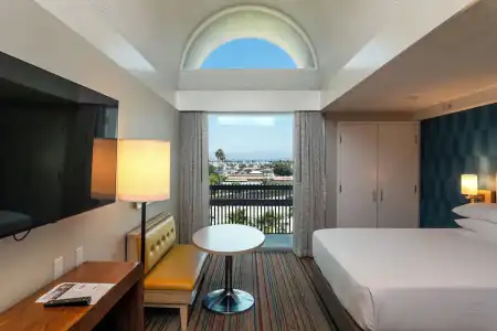 Howard Johnson by Wyndham Anaheim and Water Playground - 66