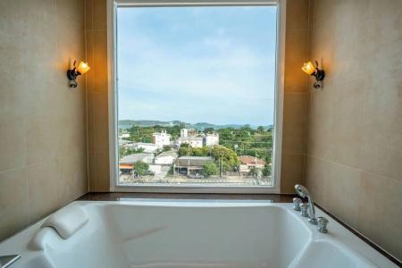 Ratana Chalong - 110