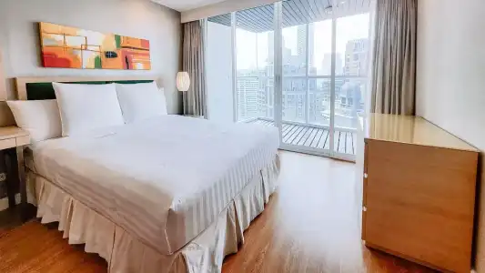 Urbana Langsuan - 28