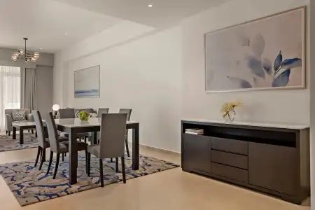 Mövenpick & Apartments Bur Dubai - 11